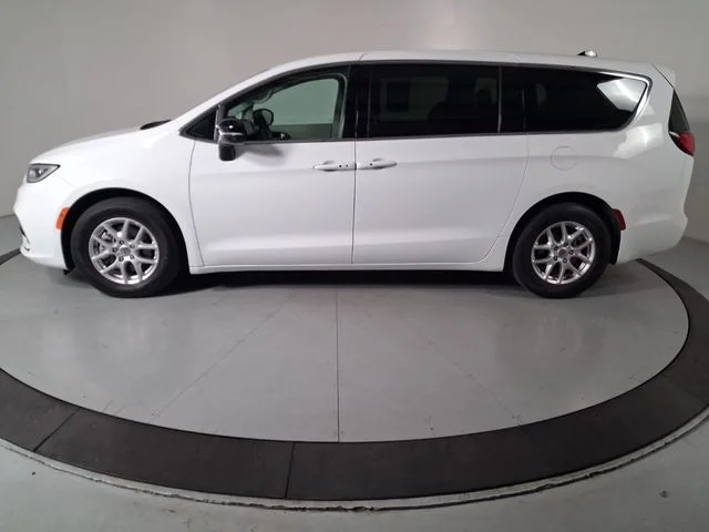 Used 2024 White Chrysler Touring L image 7