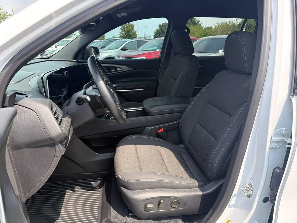 2025 Chevrolet Traverse LT - Photo 14