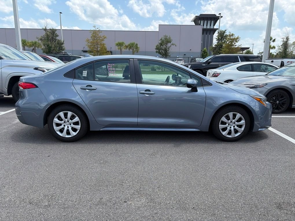 Used 2022  Toyota LE image 2