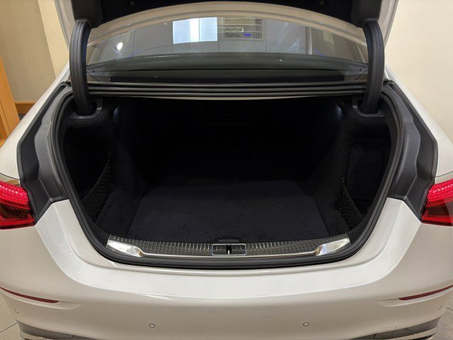New 2026 MANUFAKTUR Moonlight White Metallic Mercedes-Benz 4MATIC® image 54