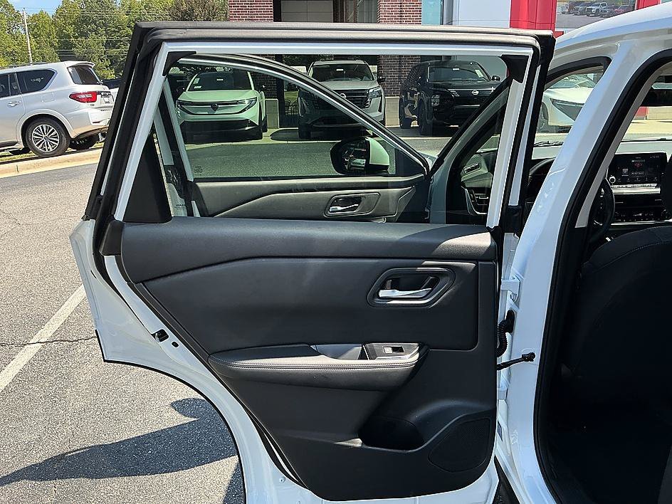 Certified Used 2026 Everest White Pearl Tricoat Nissan SV image 23