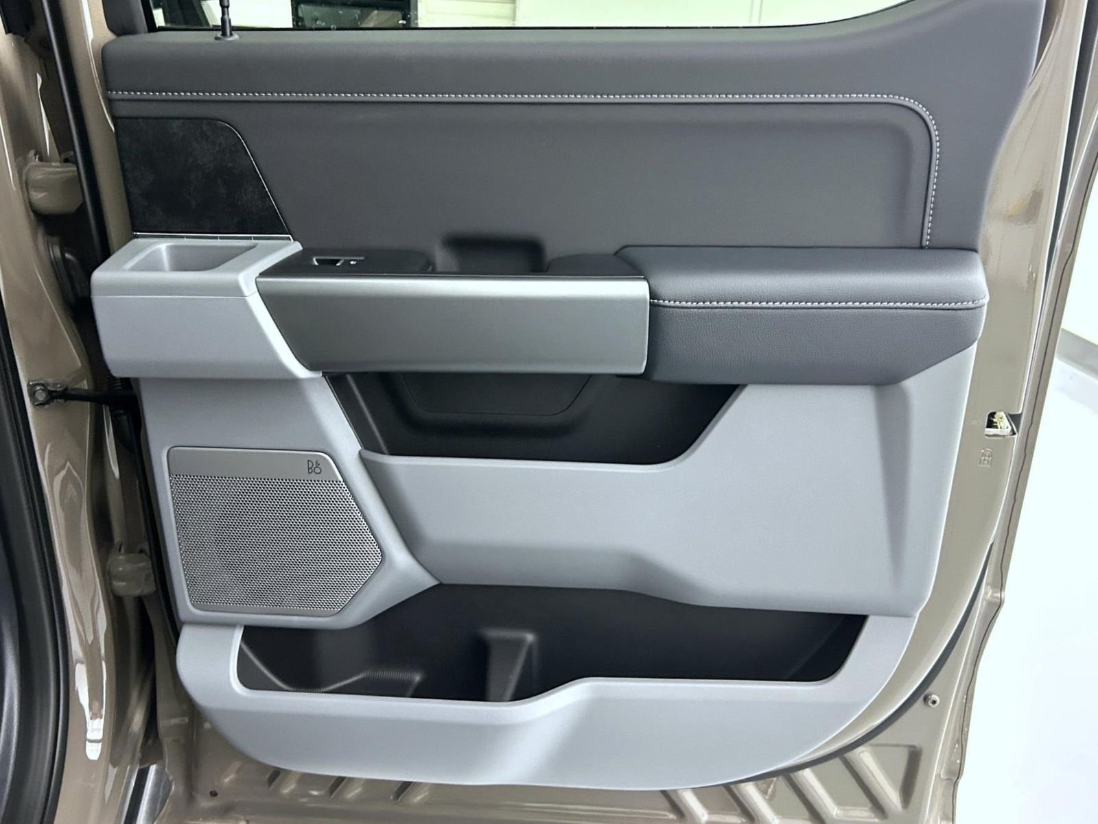 New 2026 Marsh Gray Ford XLT image 17