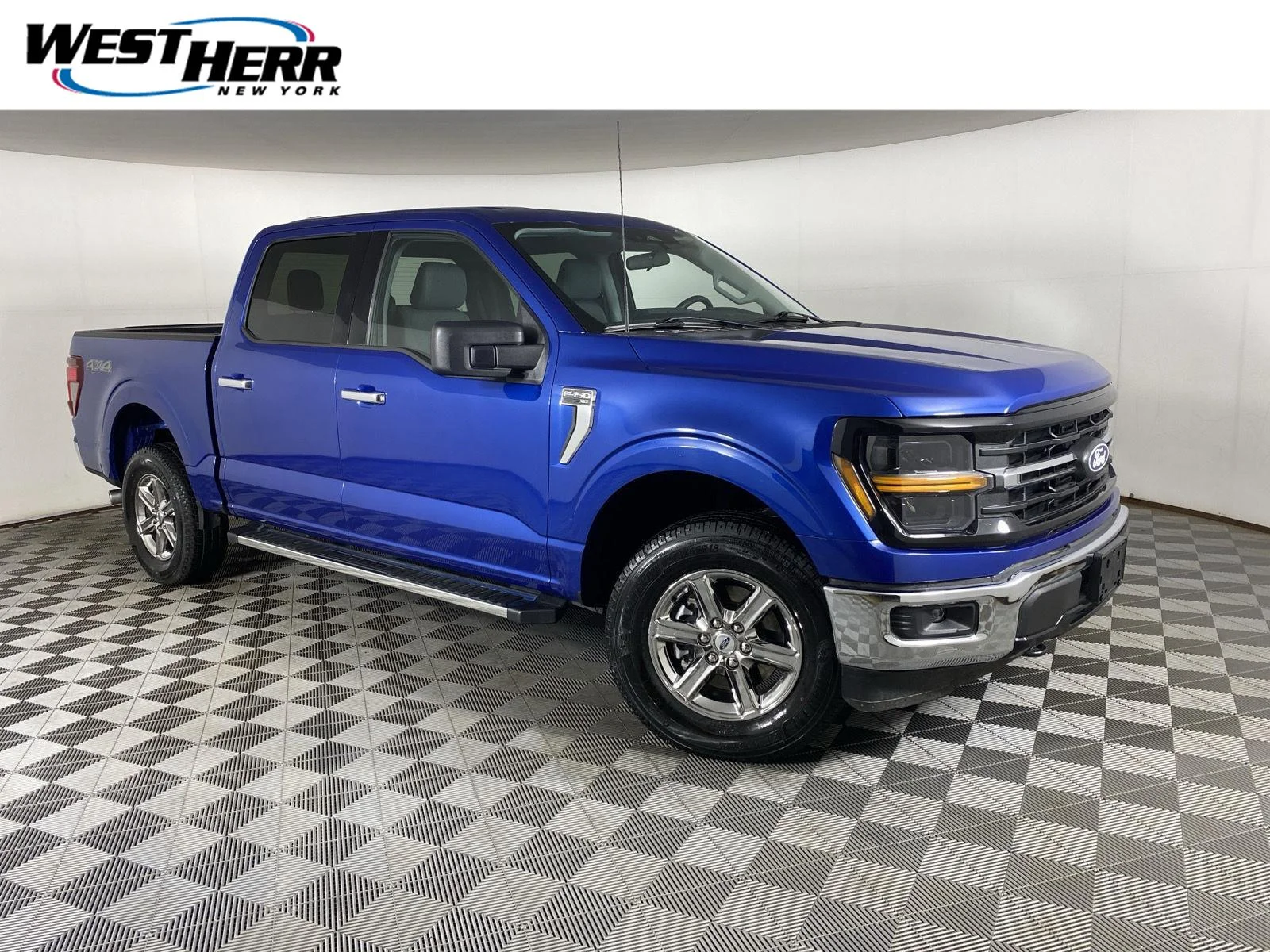 Used 2025 Atlas Blue Ford XLT image 1
