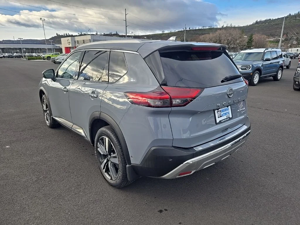 Used 2023 Boulder Gray Pearl Nissan Platinum image 6