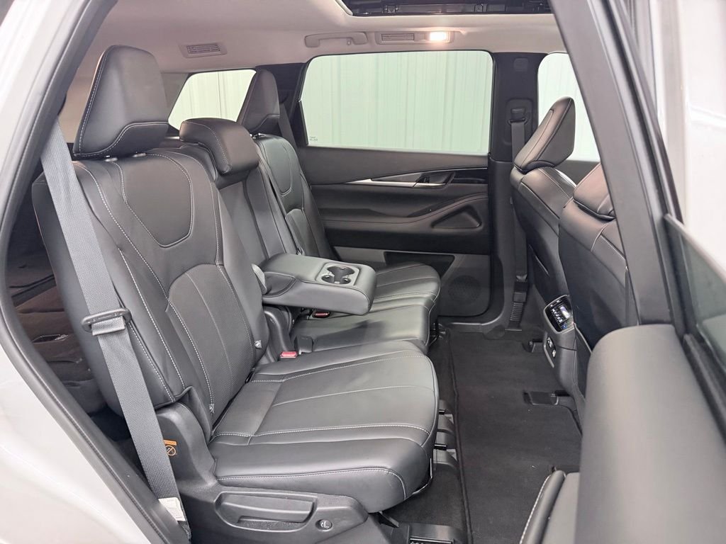 Used 2023 Silver INFINITI PURE image 39