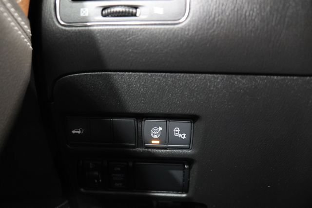 Certified Used 2017 White Nissan Platinum image 18