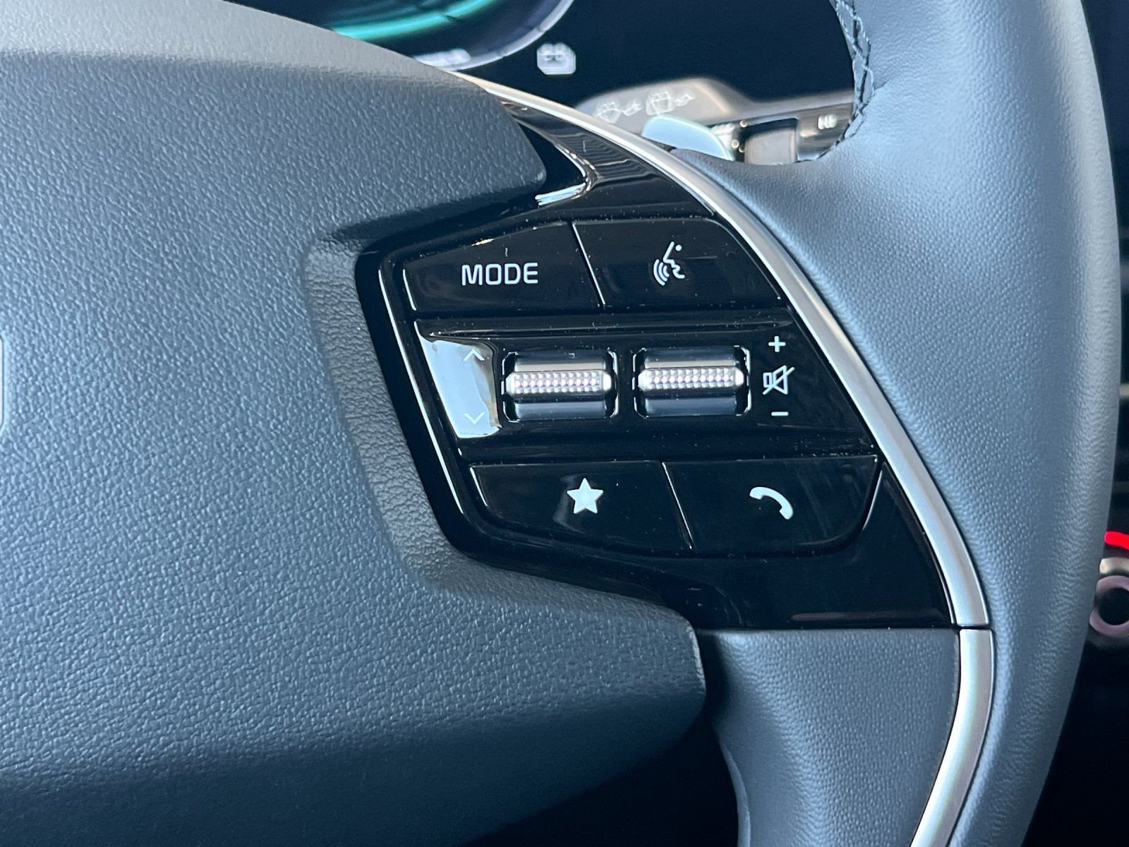 New 2026 Snow White Pearl Kia EX image 29