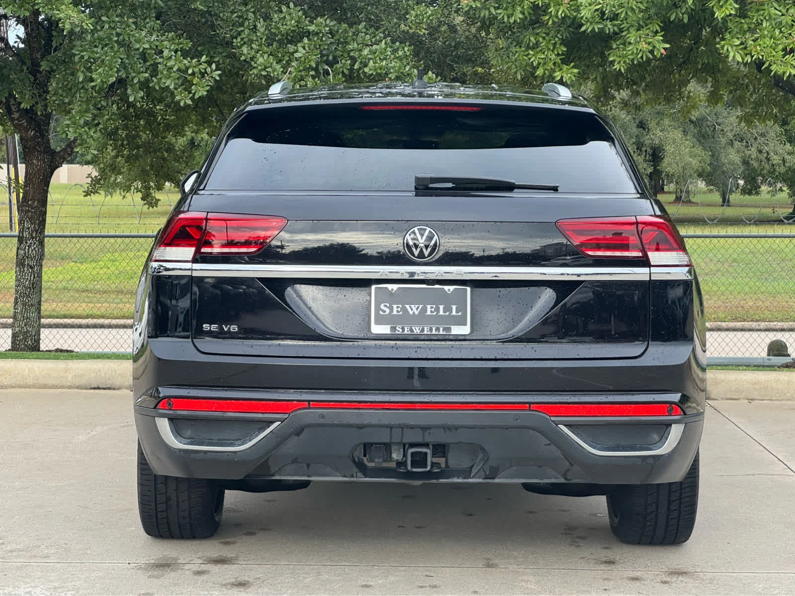 Used 2022 Deep Black Pearl Volkswagen 3.6L V6 SE w/Technology image 5