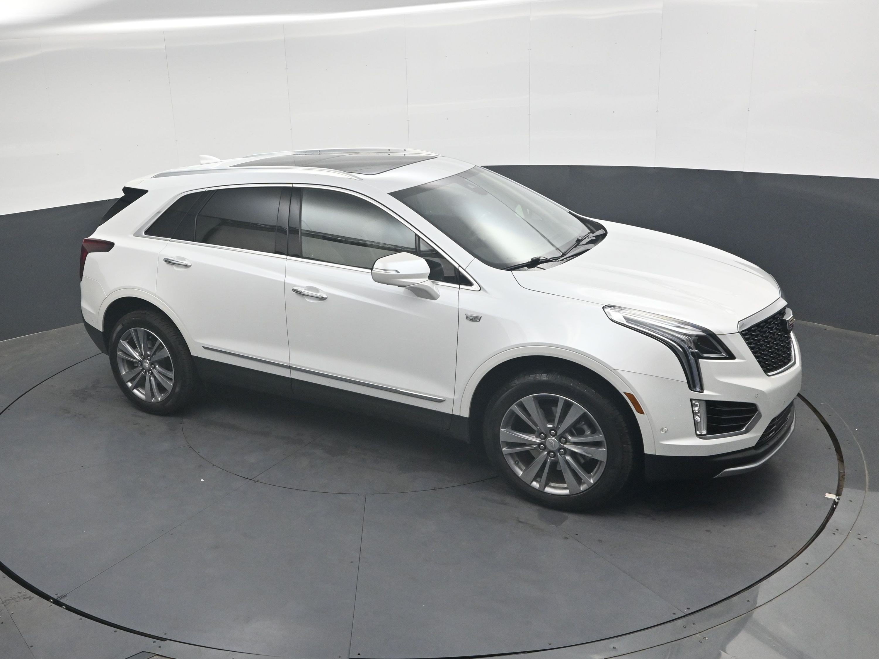 Used 2024 Crystal White Tricoat Cadillac FWD Premium Luxury image 16