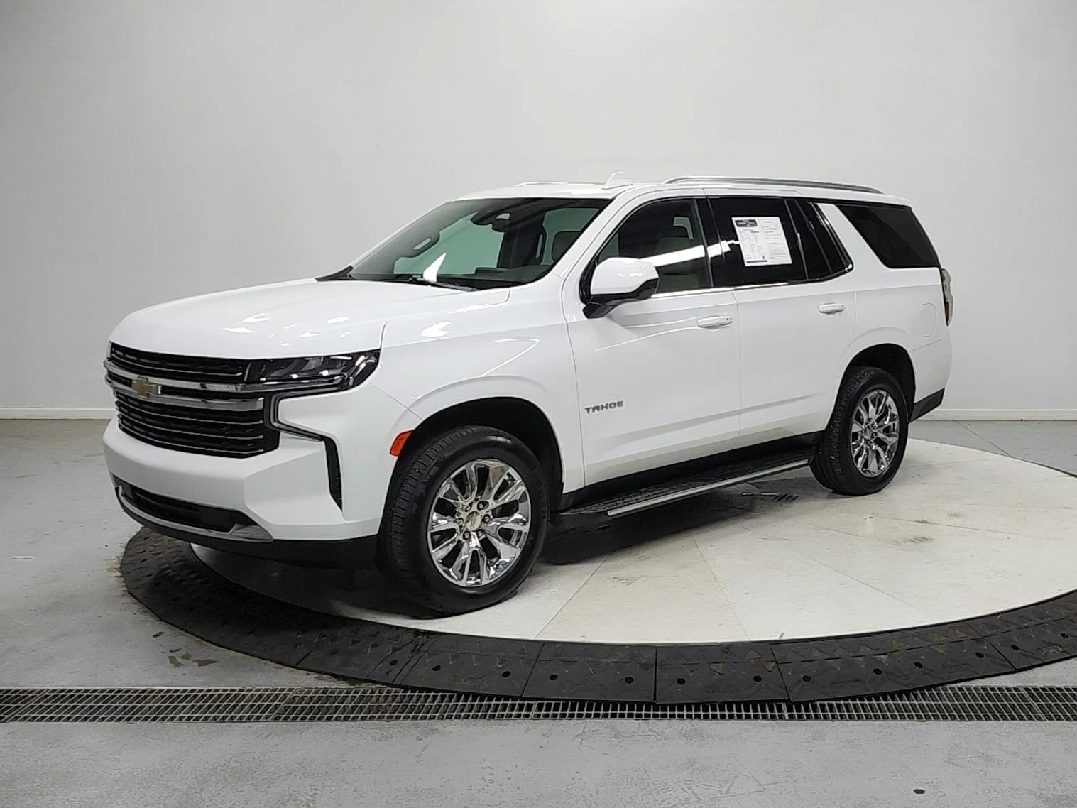 Used 2021 White Chevrolet LT image 4