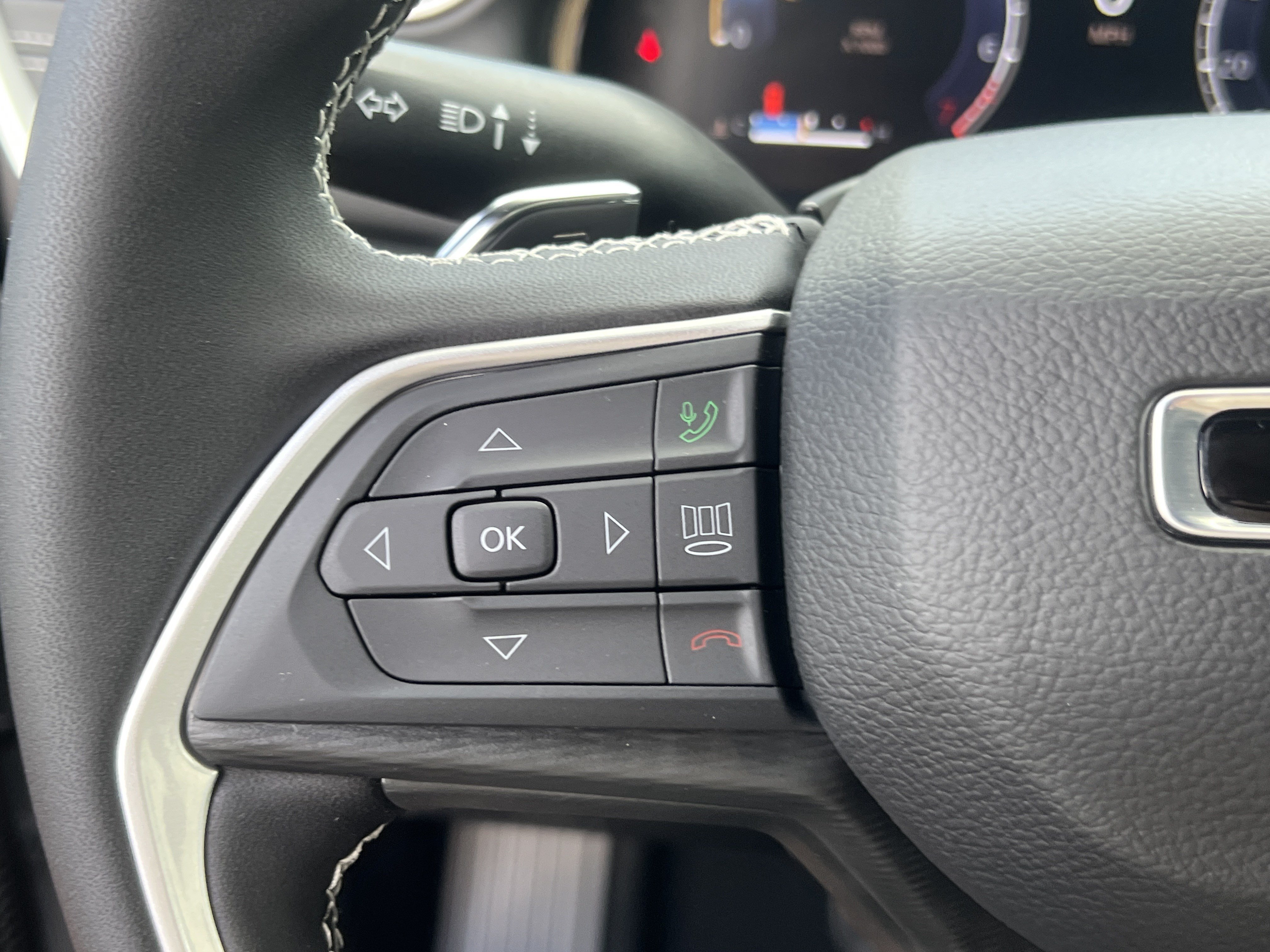 New 2026 Silver Zynith Exterior Paint Jeep Laredo image 23