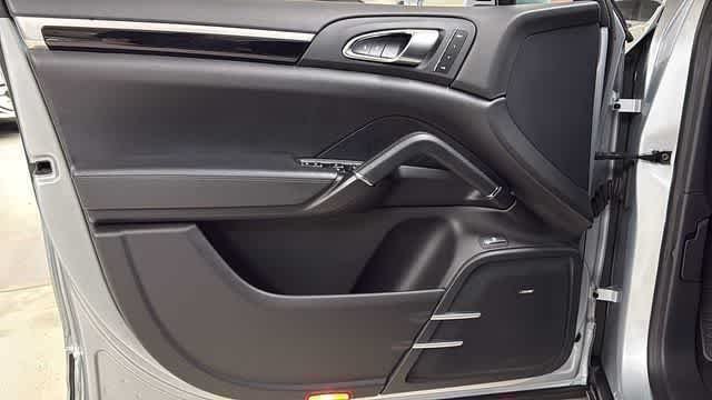 Used 2017  Porsche S E-Hybrid image 11