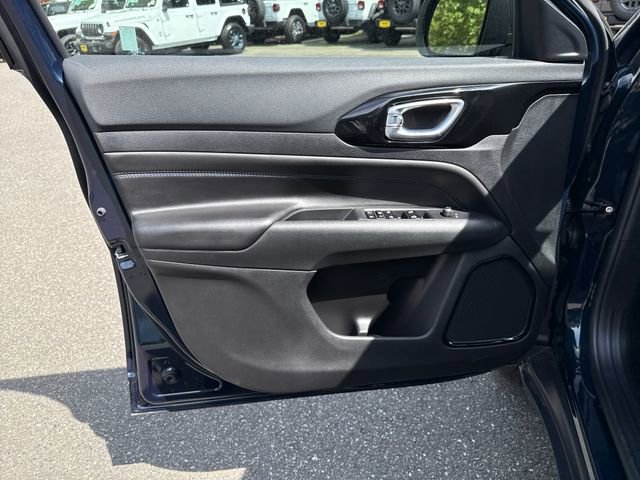 New 2026 Fathom Blue Pearl-Coat Exterior Paint Jeep Latitude image 15
