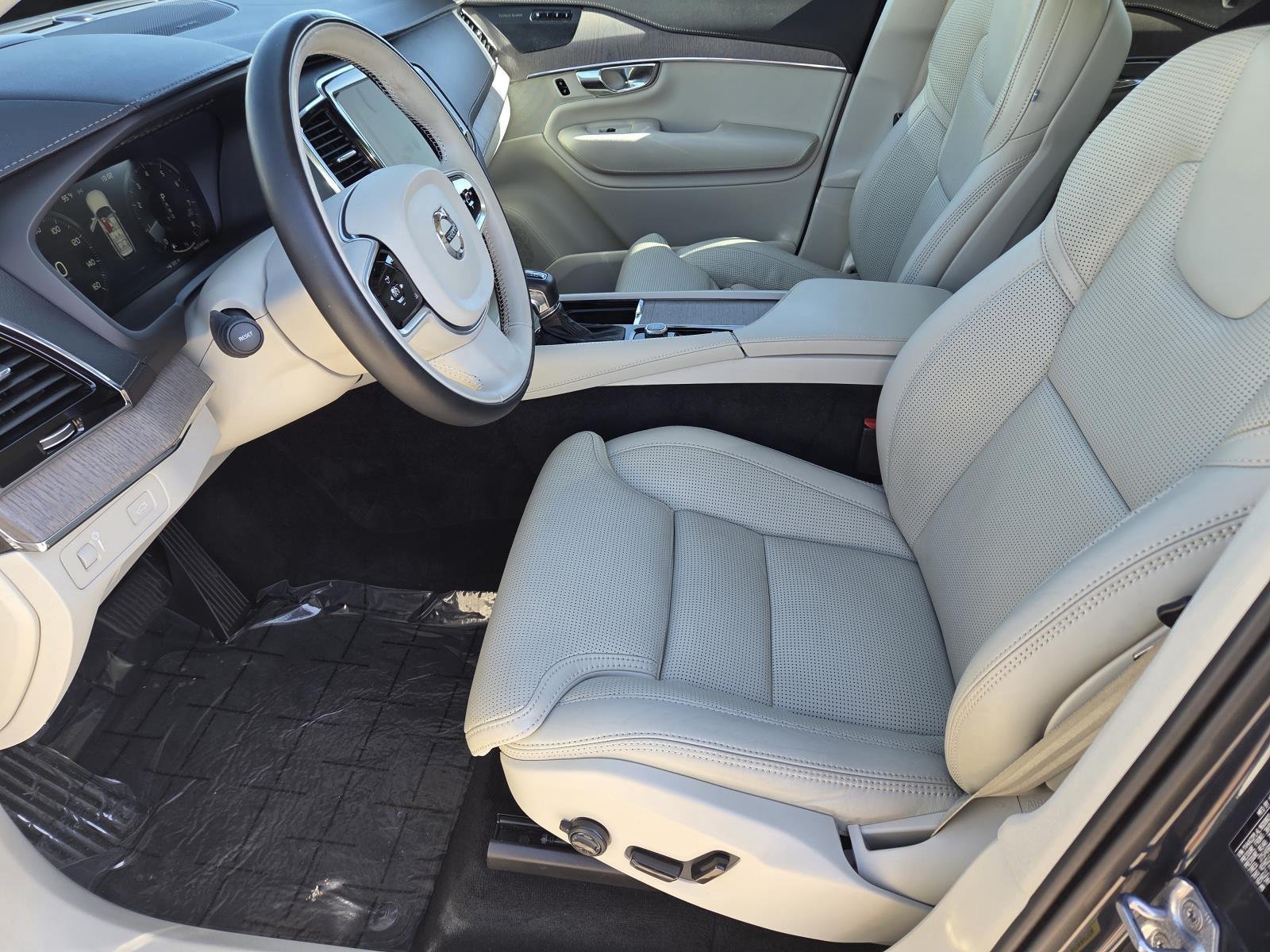 Used 2020  Volvo Inscription image 29