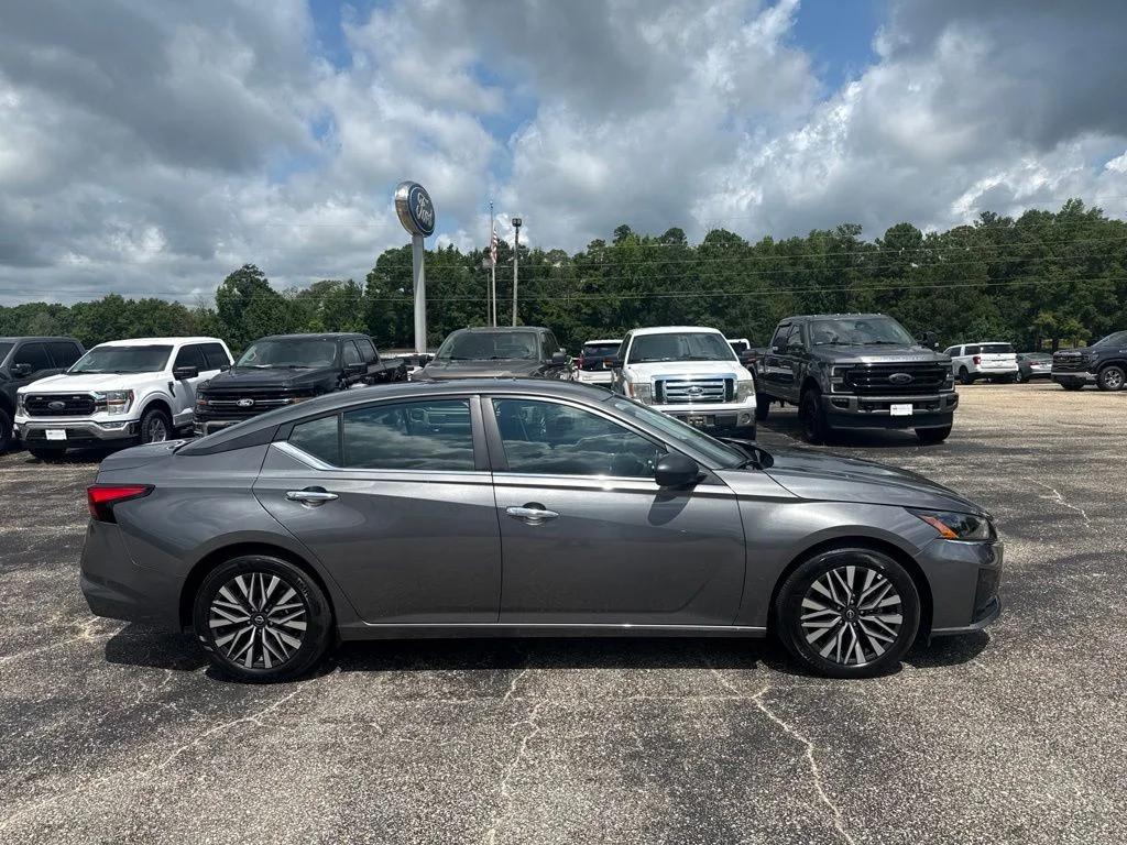 Used 2025 Gray Nissan 2.5 SV image 22