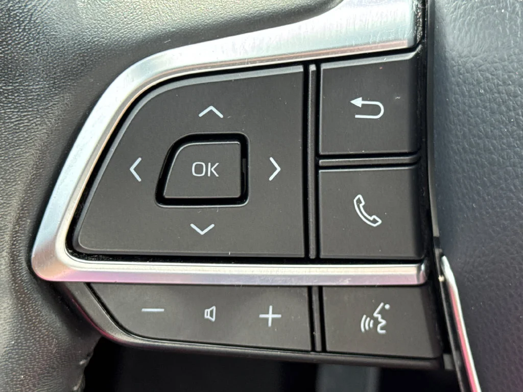 Used 2020 White Toyota Platinum image 25