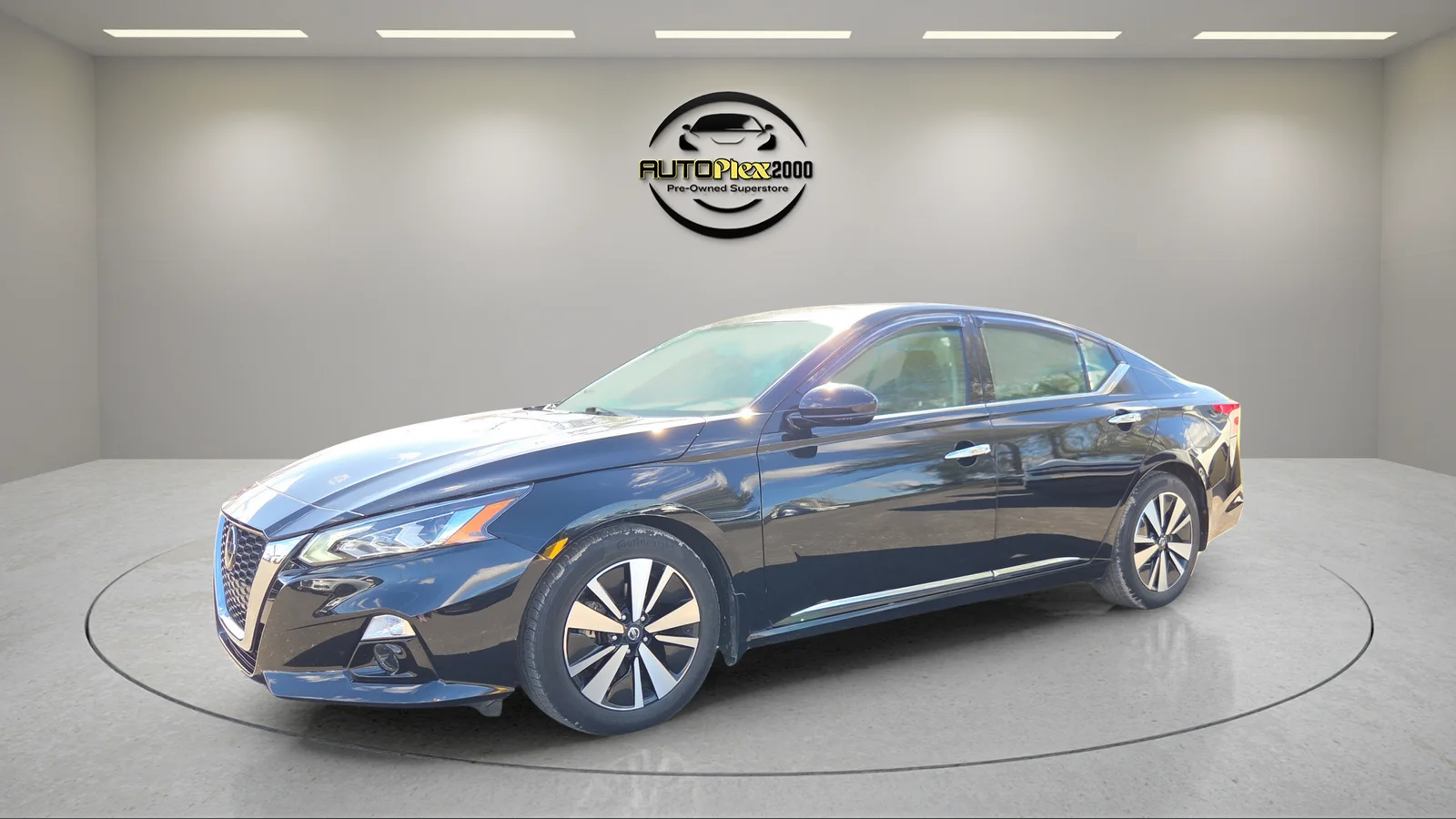 Used 2021 Black Nissan 2.5 SL image 3