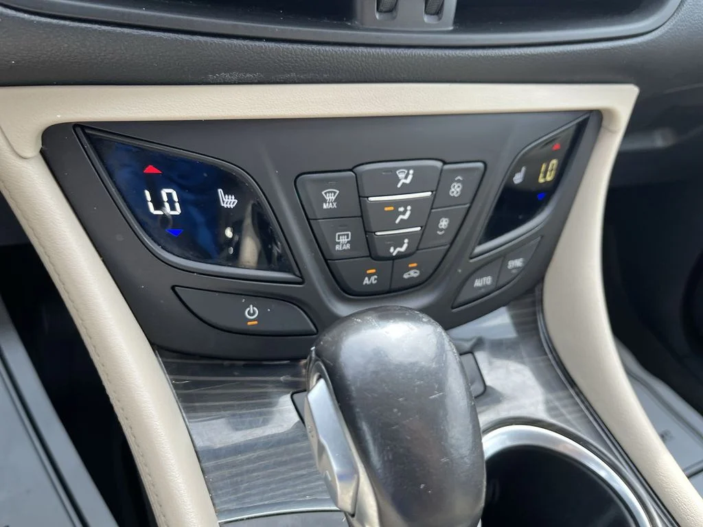 Used 2020 Brown Buick Essence image 19