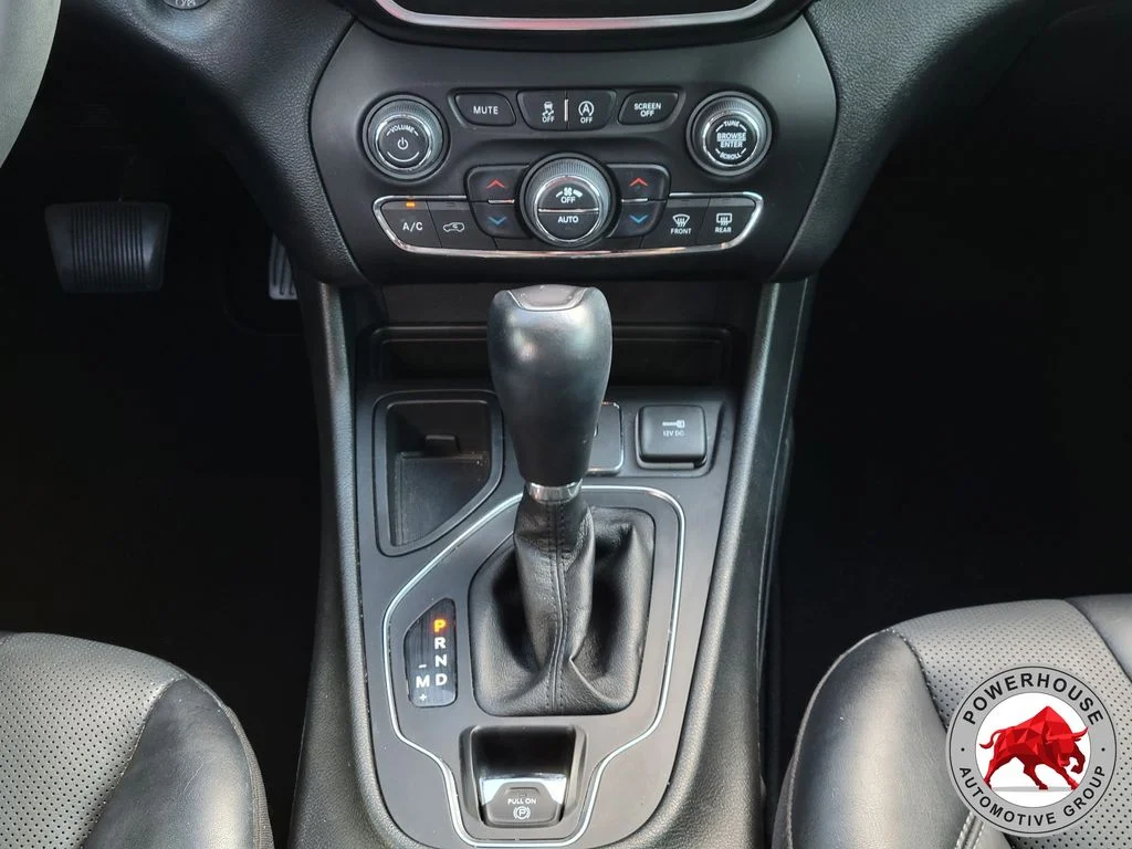 Used 2022 White Jeep Latitude Lux image 24