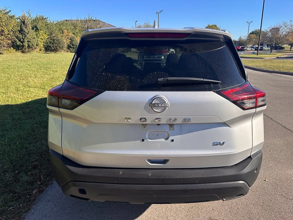 Used 2022 Silver Nissan SV image 10