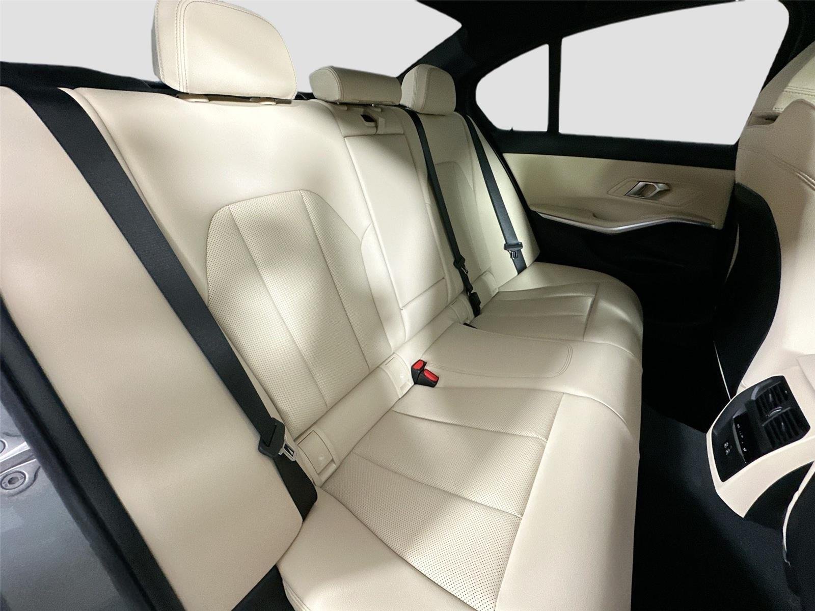 2026 BMW 3 Series 330i - Photo 27