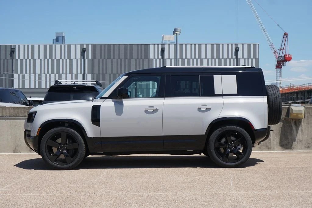 New 2026 Borasco Grey Metallic Land Rover X-Dynamic SE image 4
