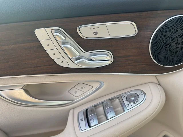 Used 2022 White Mercedes-Benz GLC 300 image 25