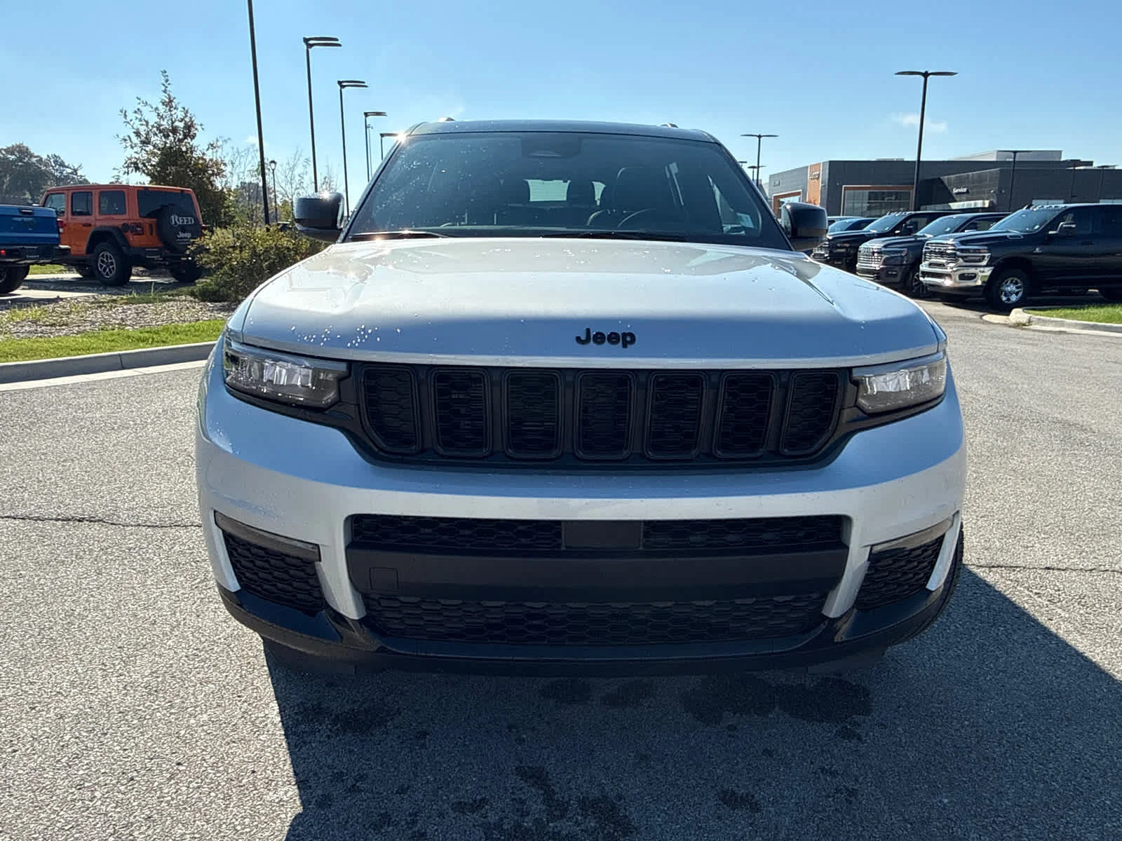 New 2025 Silver Zynith Exterior Paint Jeep Limited image 3