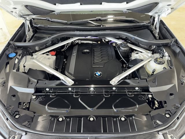 Used 2023 White Metallic BMW sDrive40i image 36