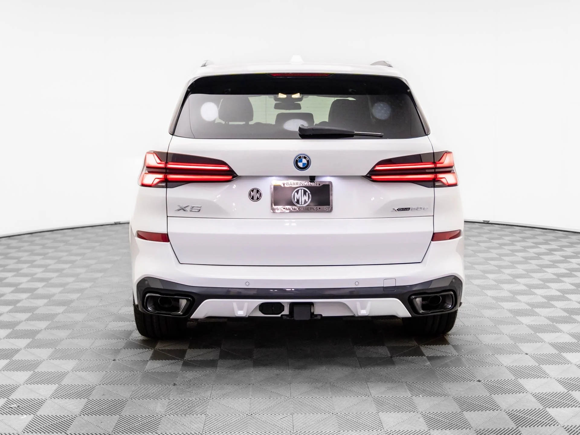 New 2026 White BMW xDrive50e image 5