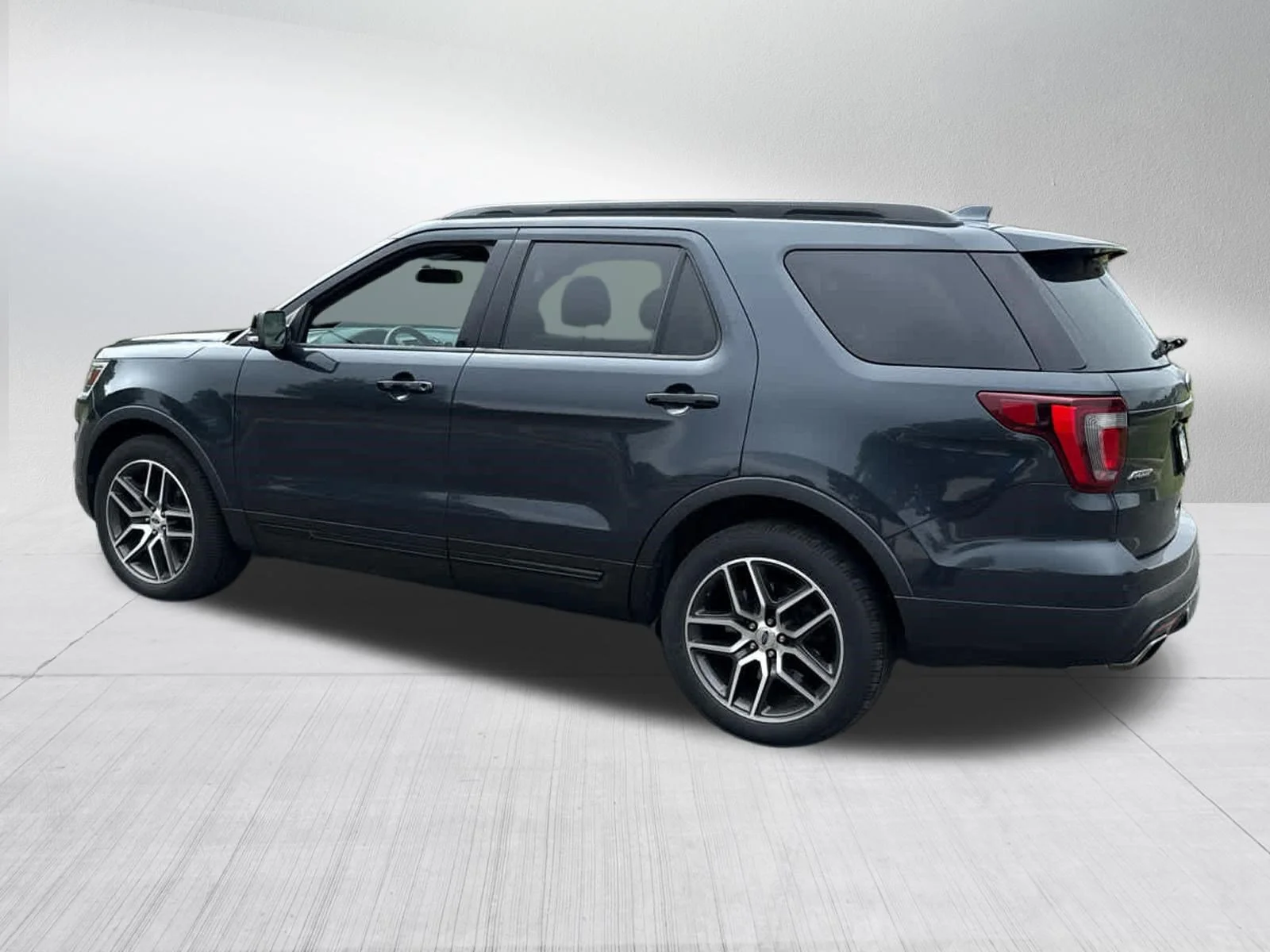 Used 2017 Smoked Quartz Metallic Tinted Clearcoat Ford Sport image 7