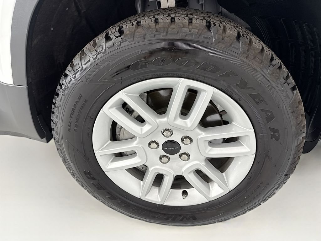 Certified Used 2026 Fuji White Land Rover S image 31