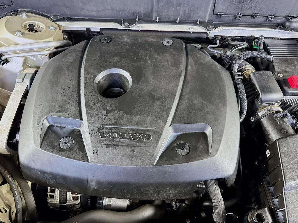 Used 2016  Volvo T6 Momentum image 39