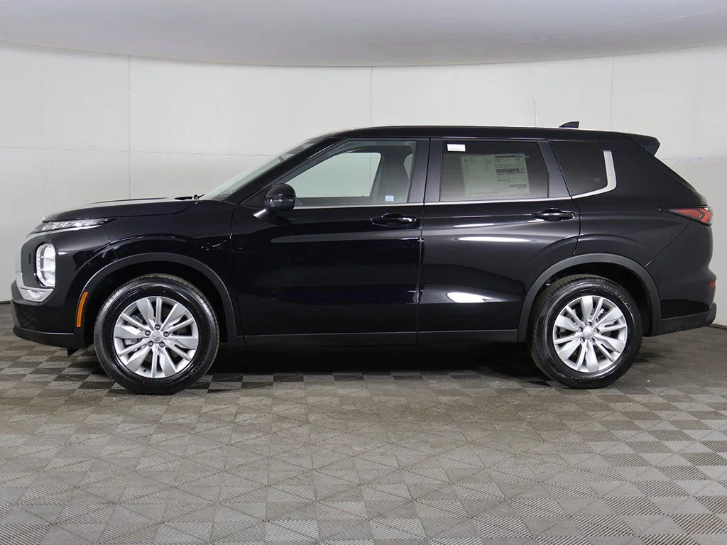 New 2026 Black Mitsubishi ES image 16