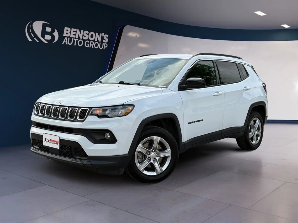 Used 2024 White Jeep Latitude image 1