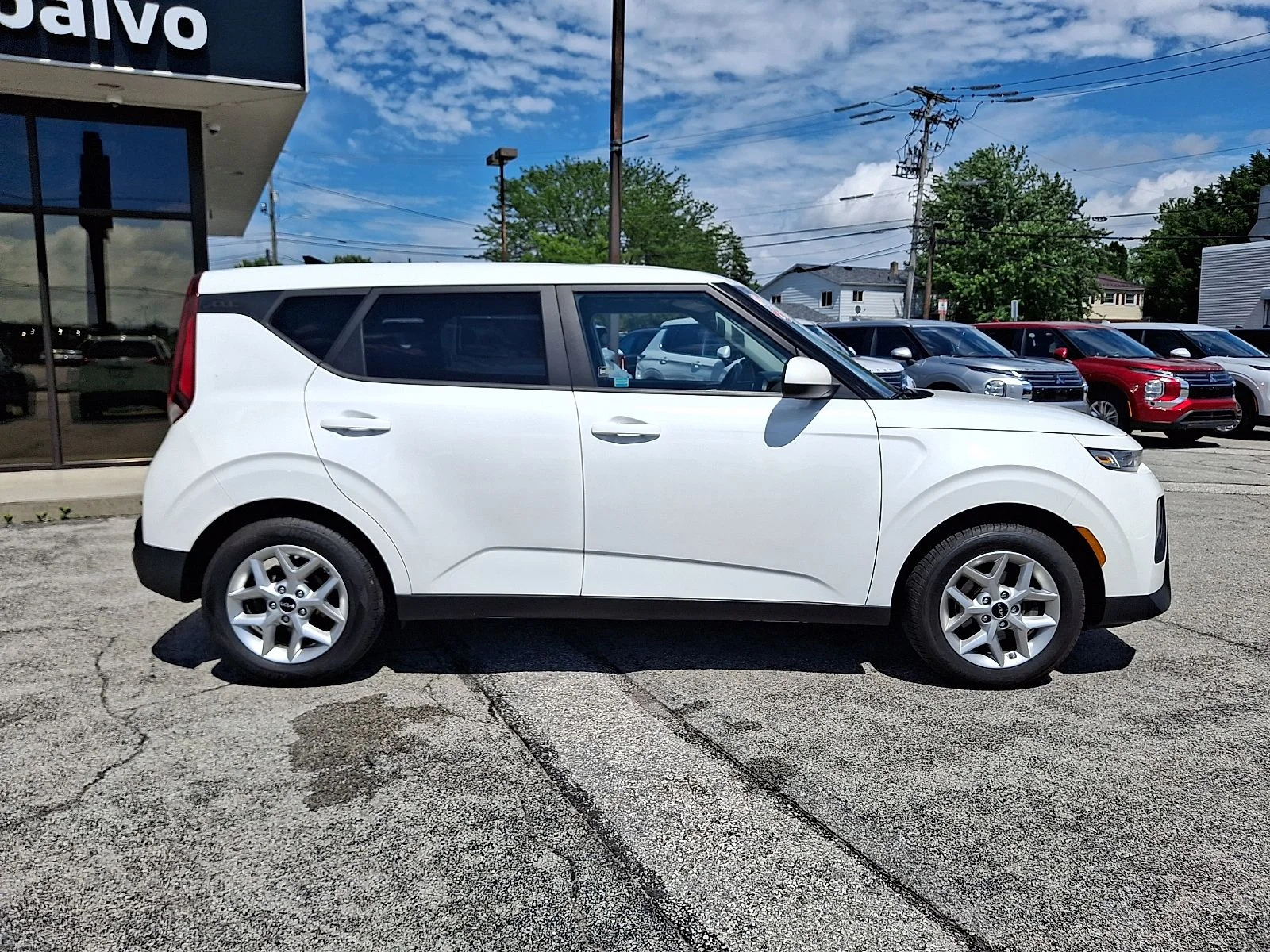 Used 2022 White Kia LX image 8
