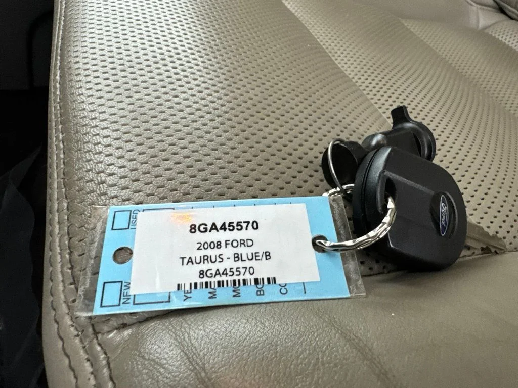 Used 2008  Ford Limited image 33