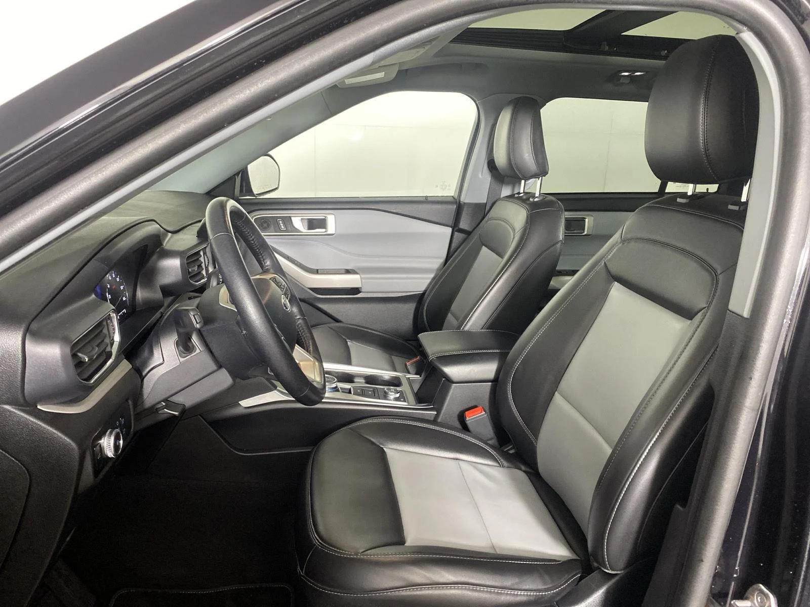 Used 2023 Agate Black Ford XLT image 10