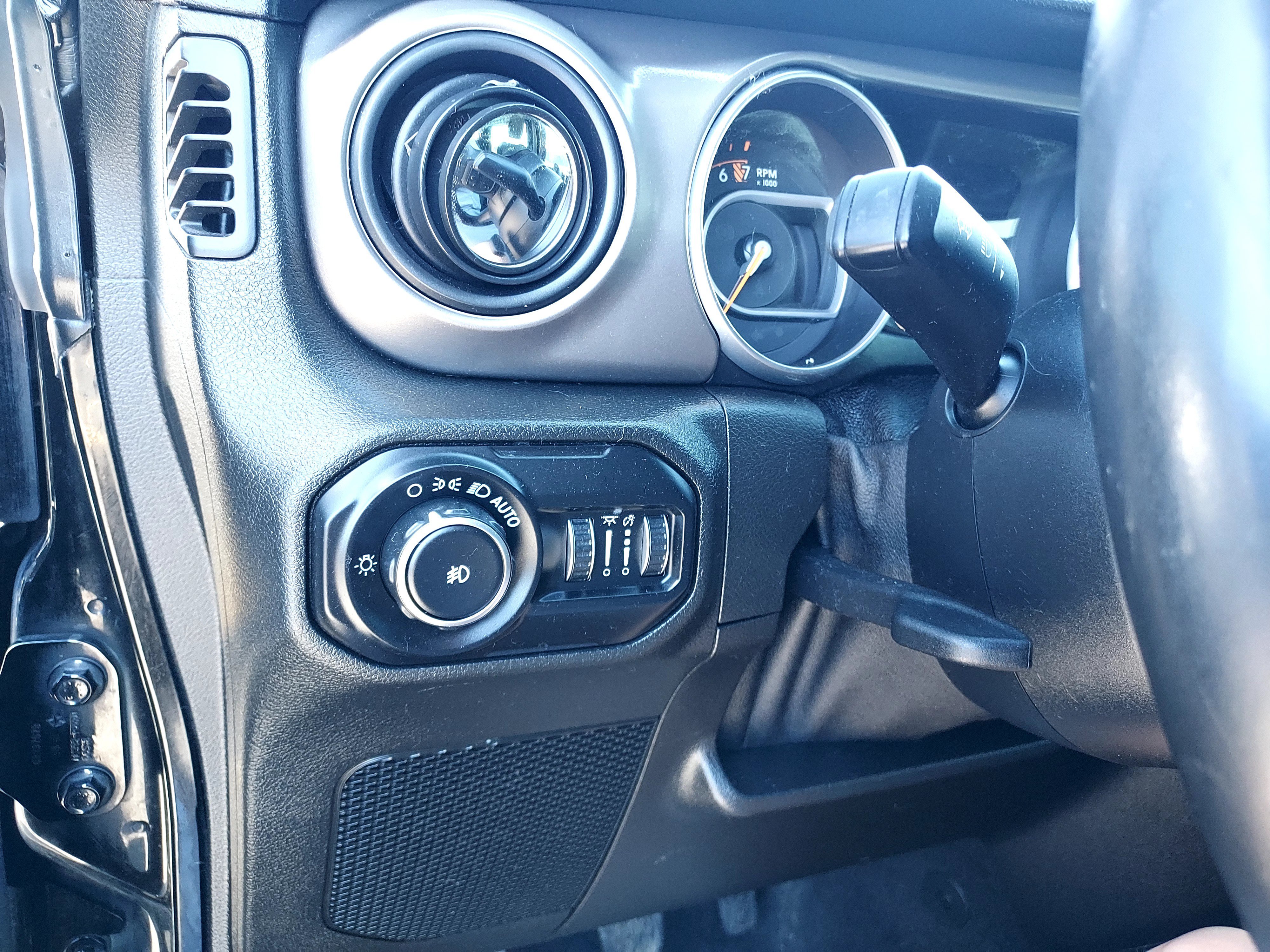 Used 2018 Black Clearcoat Jeep Sport S image 26