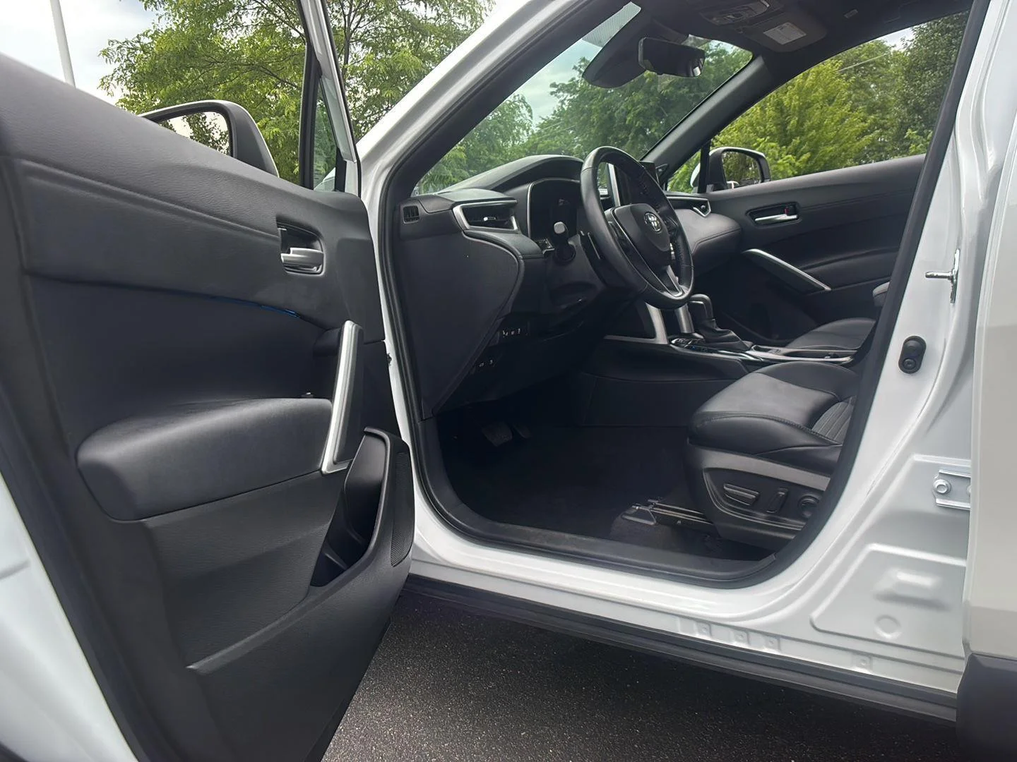 Used 2023 Wind Chill Pearl Toyota XSE image 2