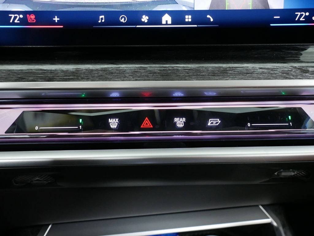 2025 BMW 7 Series 750e - Photo 46