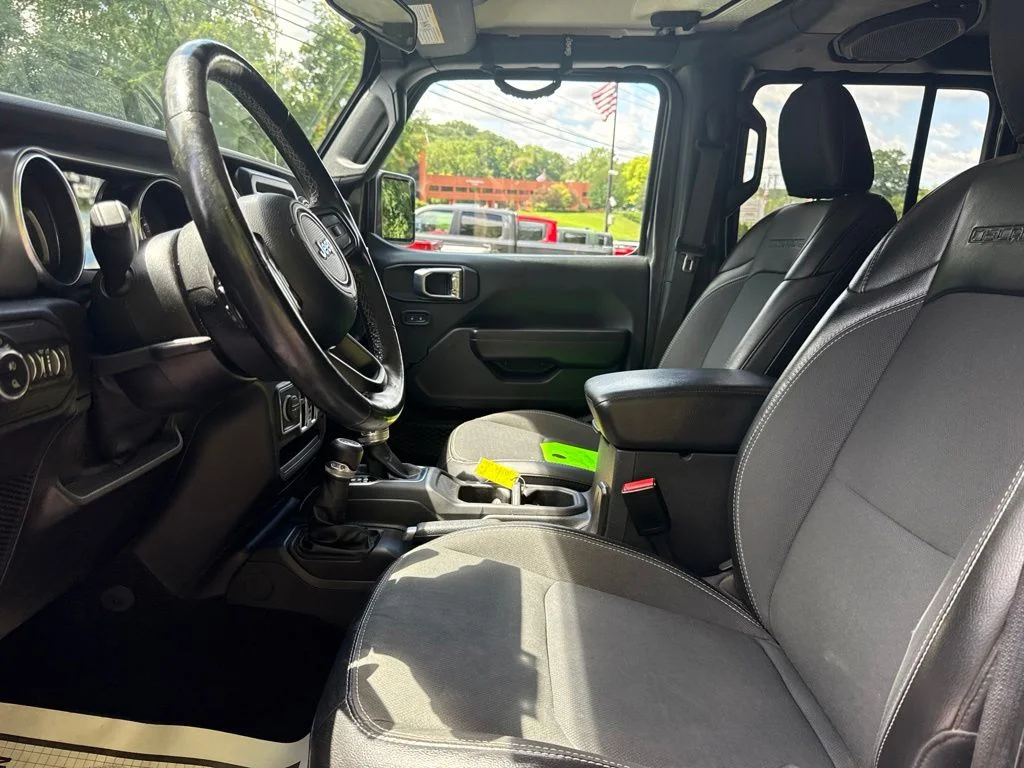 Used 2021 Gray Jeep  image 9