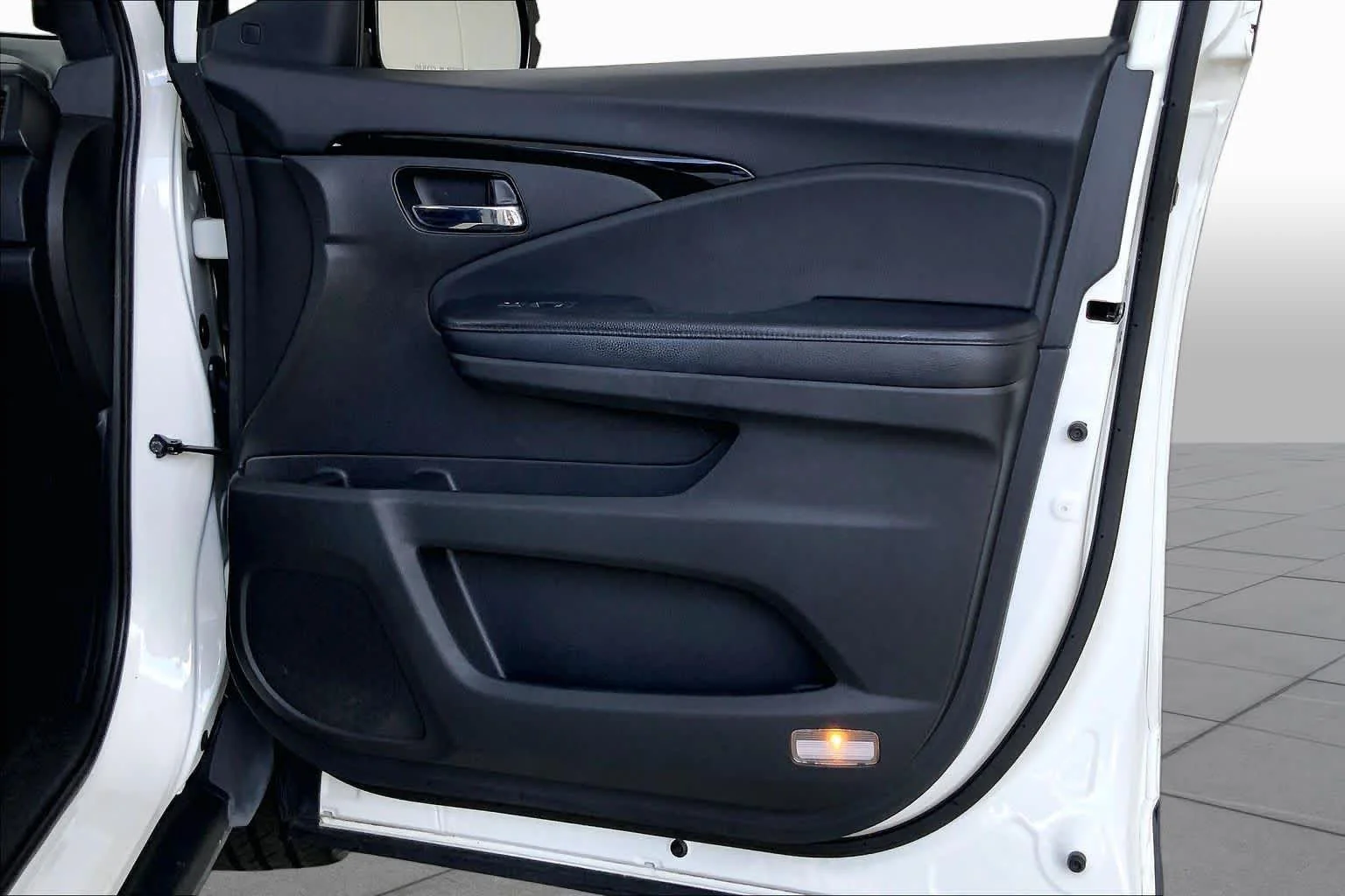 Used 2019 White Diamond Pearl Honda Elite image 22