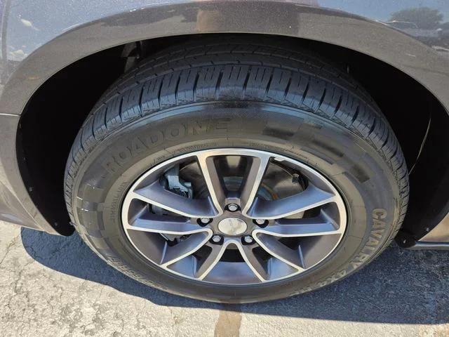 Used 2017 Gray Dodge SXT image 23