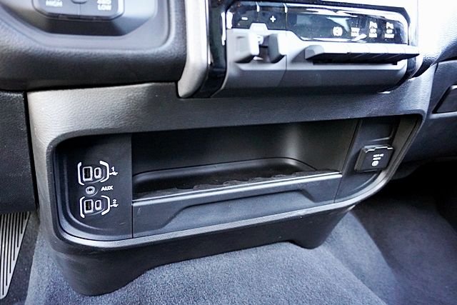 New 2026 Granite Crystal Metallic Clear-Coat Exterior Paint RAM Tradesman image 33