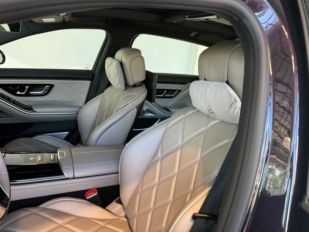 New 2025 MANUFAKTUR Moonlight White Metallic Mercedes-Benz Maybach S 680 image 31