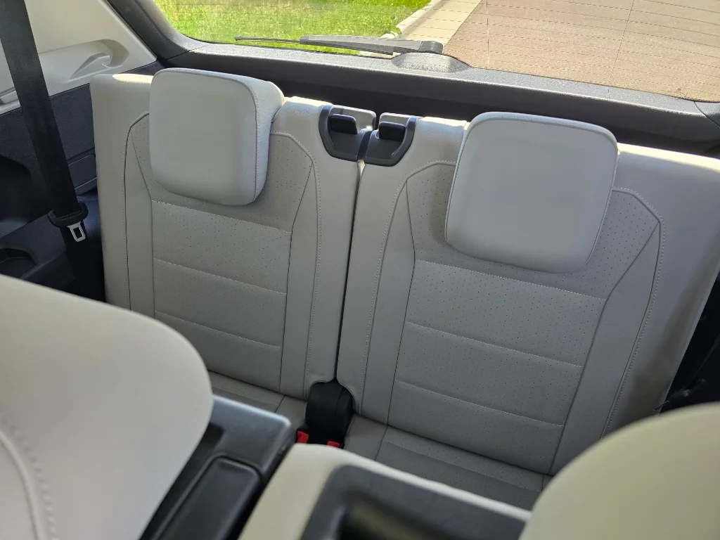 Used 2020 Stone Blue Metallic Volkswagen SE image 30