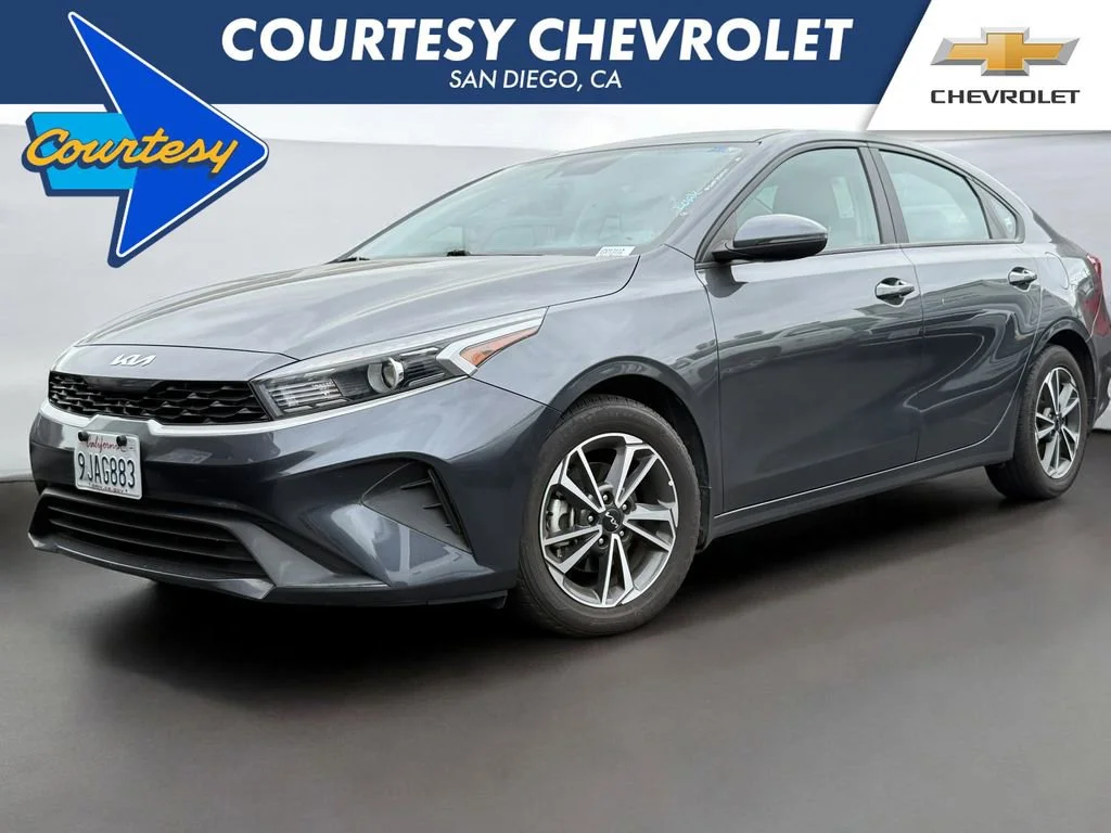 2023 Kia Forte LXS AT's photo