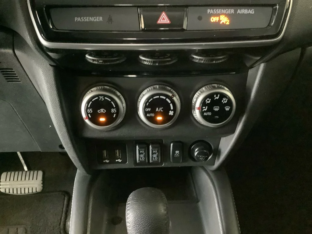Used 2020 Silver Mitsubishi 2.0 SE image 29