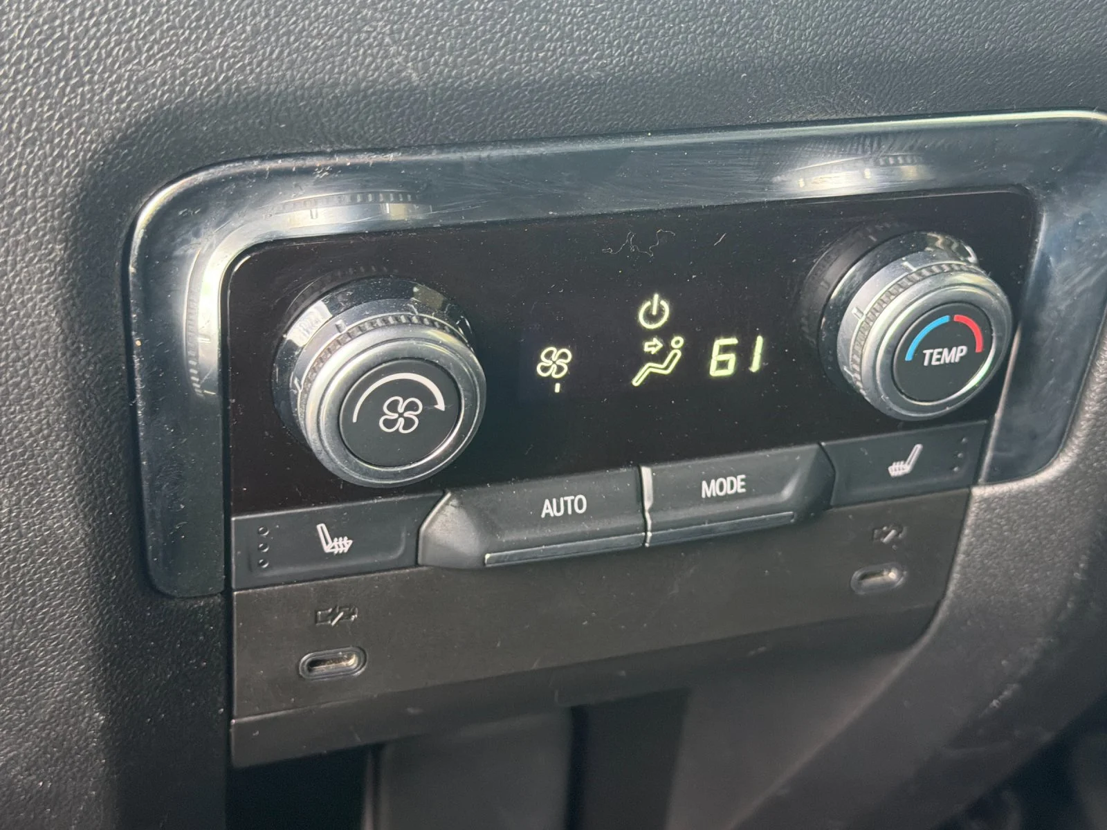 Used 2025 Sterling Metallic GMC Denali image 36